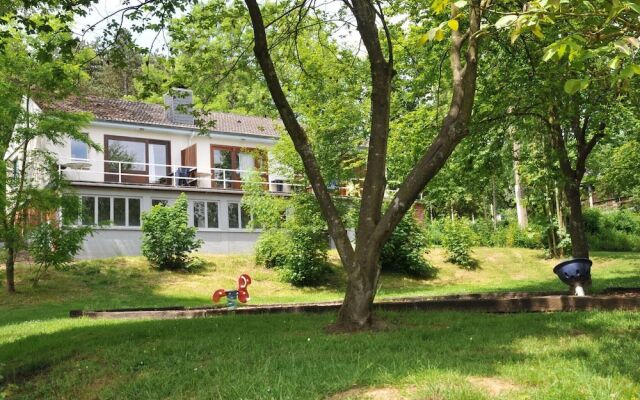 Cozy, Carefully Furnished Bungalow near Maas