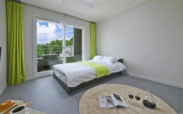 Janghohang J Story Spa Pension