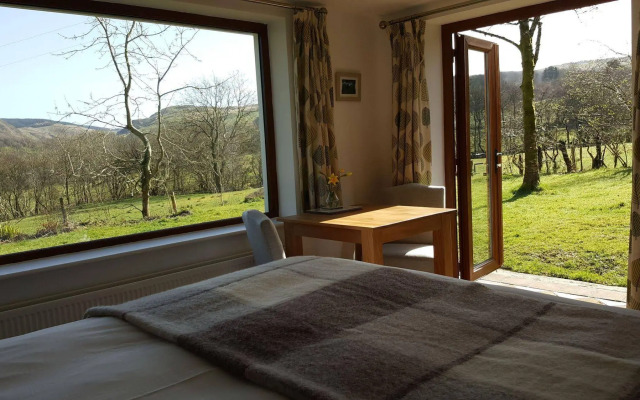 Nant yr Onnen B&B and Ysgubor Holiday Cottage