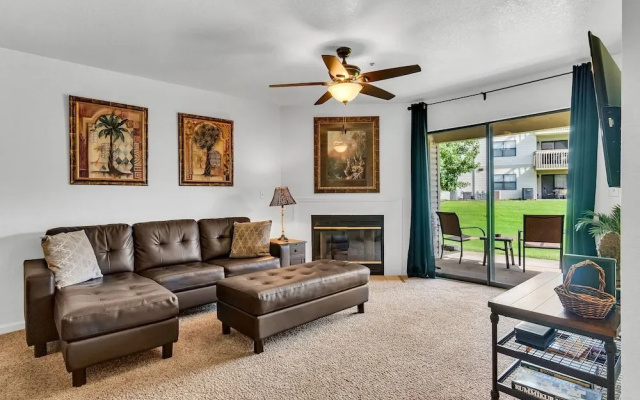 Relaxing Royale 2 Bedroom Condo by Redawning