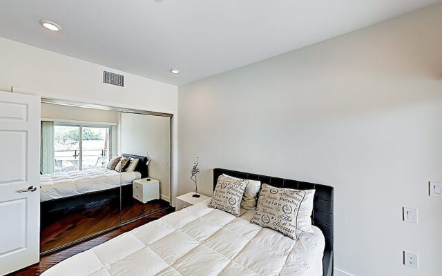 5537 Los Angeles - 2 Br Apts