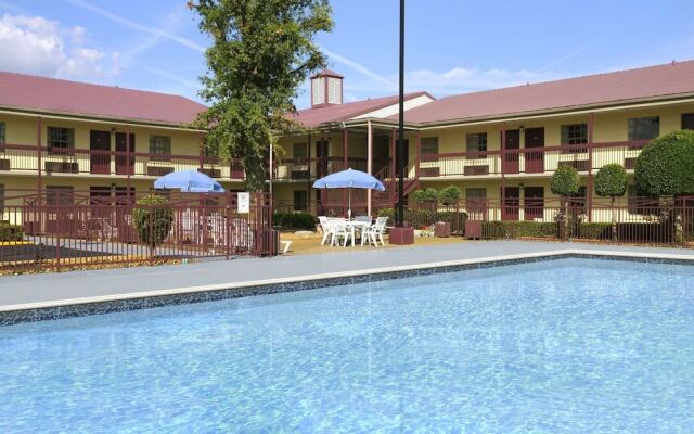 Days Inn By Wyndham West Memphis, Ar
