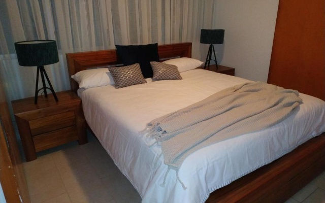 Best at Bright Point Absolute Waterfront 4 bedroom apartment – Guest Rooms – Magnetic Island
