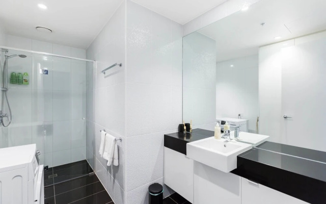 SONYA, 2BDR Southbank Apartment