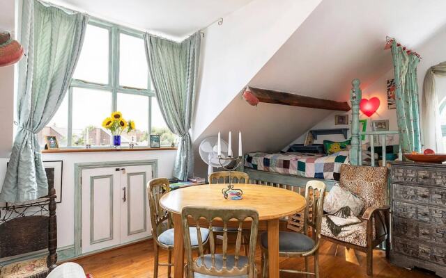 Vibrant 1 bed Studio in North Kensington