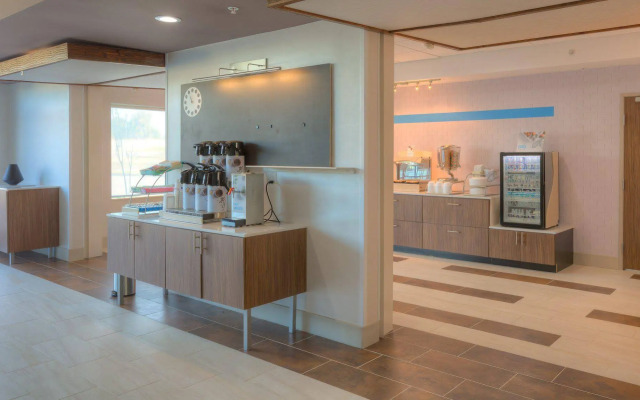 Holiday Inn Express & Suites Tulsa Midtown by IHG