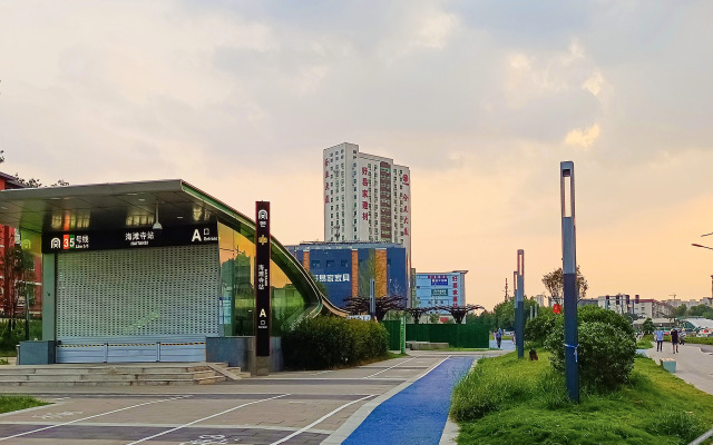 Atour light (haibasi subway station)