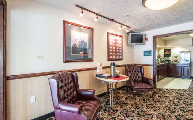 Rodeway Inn & Suites - Charles Town, WV