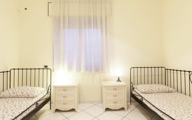 Cozy Holiday Home in Trecase With Balcony - Casa per Ferie