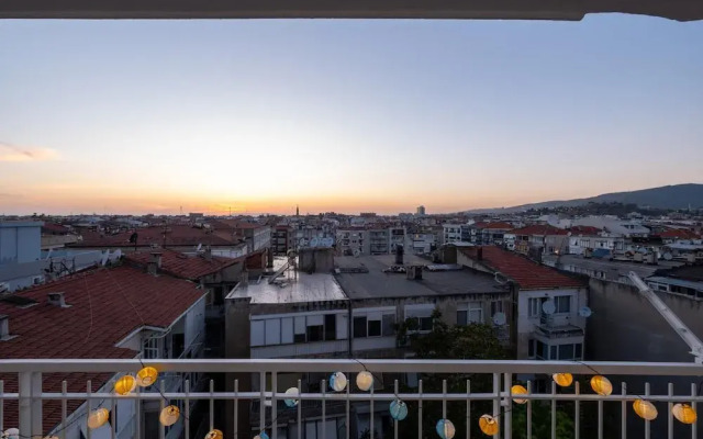 Sleek Flat With Sea View Balcony 2 min to Coast