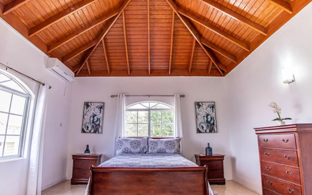 Runaway Bay Gem in Runaway Bay