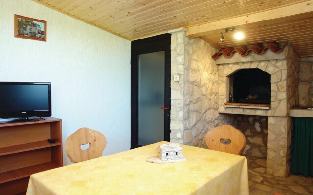 Nice Home in Liznjan With Wifi and 2 Bedrooms