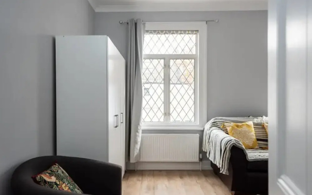 Fresh 2 Bedroom Flat by the River Thames