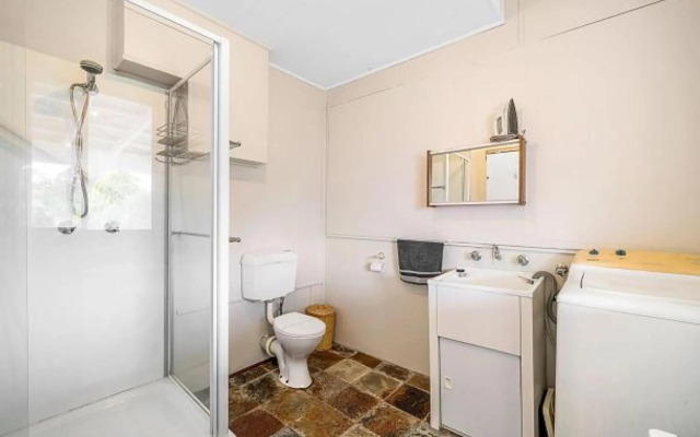 Walk to Everything In Huskisson Central Location and Sleeps 10