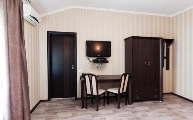 Noy Hotel