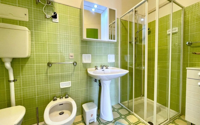 Cosy Apartment With Shared Pool