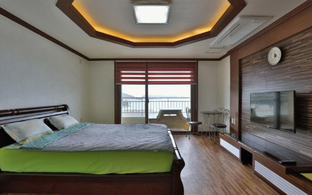 Geojedo Badamaru Pension