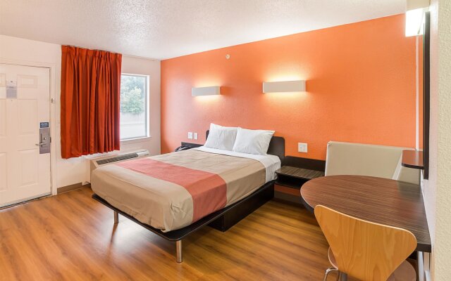 Motel 6 Grand Prairie, TX - Near Six Flags Drive
