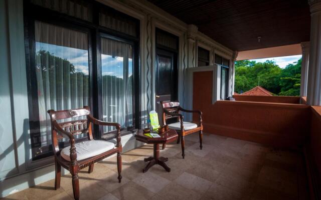 Отель Melasti Kuta Beach Hotel and Spa