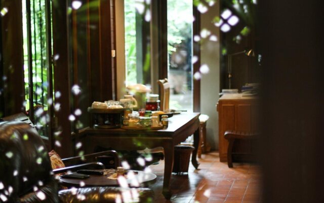 Baan La Poon Hotel