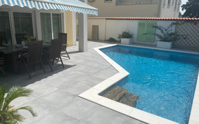 Private pool just for you Biograd