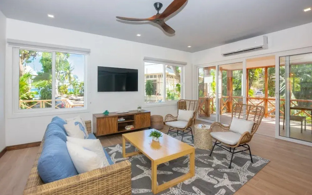 Casa Palmera 2 Bedroom Home by RedAwning