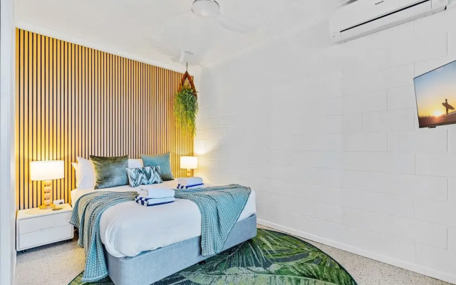 Rainforest Reef Retreat - Esplanade Ground-floor Apartment