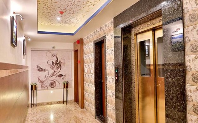 Fabhotel Prime Candle Wood