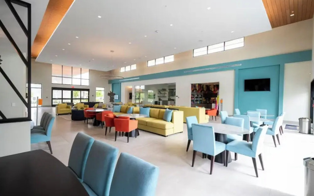 Bernie Pool Home 8 BED