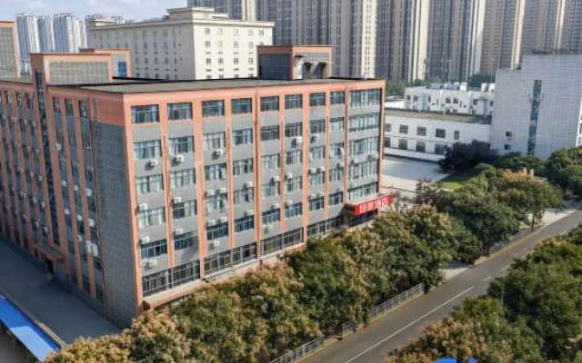 Chengyi Hotel (Zhengzhou University Subway Station) – Outside – Zhengzhou
