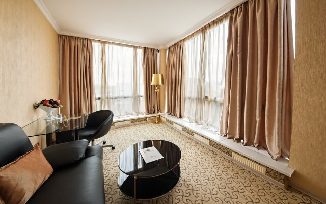 Park Hotel Vnukovo - Kartmazovo