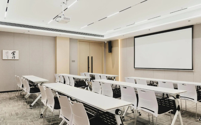 Super 8 Hotel Premier (Anyang High-speed Railway Yingbin Park)