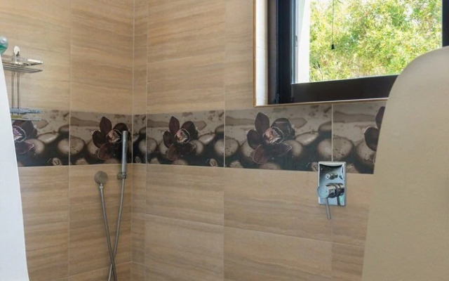 Stylish Villa, Private Pool, Large Garden, sea View, En-suite Bathrooms