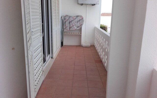 1-bed Apartment in Oura, Near the Aveiros Beach