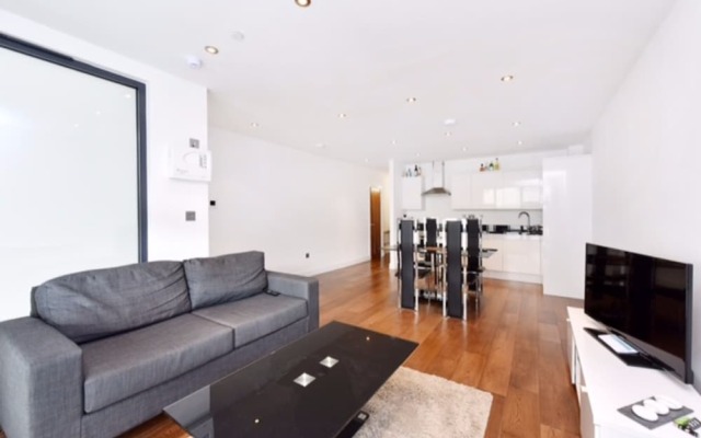 Canary Wharf 2 Bedroom Flat With Parking