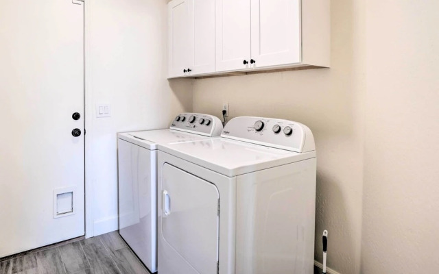 Private Heated Pool: Phoenix Sanctuary w/ Foosball