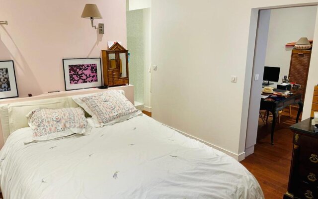 Nice furnished apartment with inner courtyard near the city center