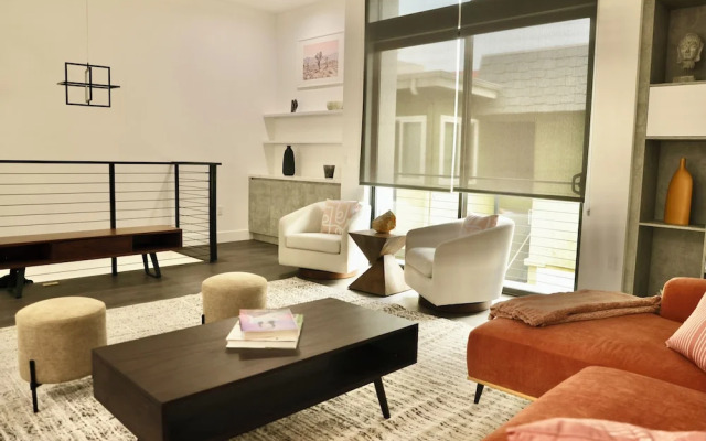 Modern Designer Townhouse/Private Rooftop