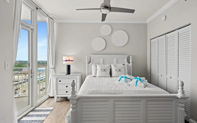Luxury Beachfront Condo w/ 2 Balconies! Sleeps 8! Walk to Pier Park!