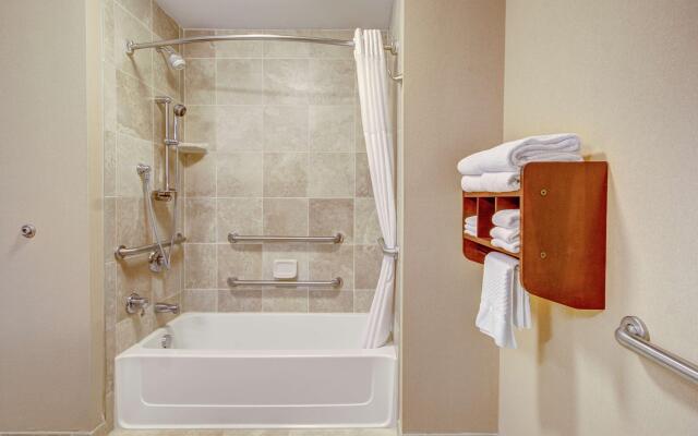 Hampton Inn & Suites Alexandria