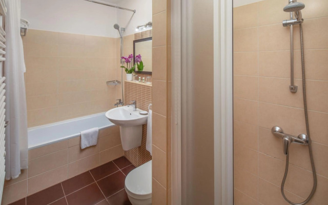 Escala Hotel & Suites