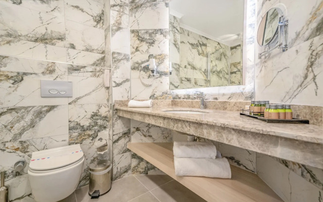 Aria Resort & Spa