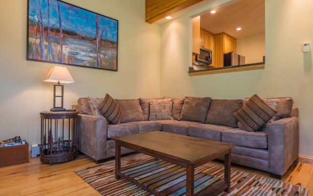 Private Home With A Beautiful Mountain Vista - Woods24 by RedAwning