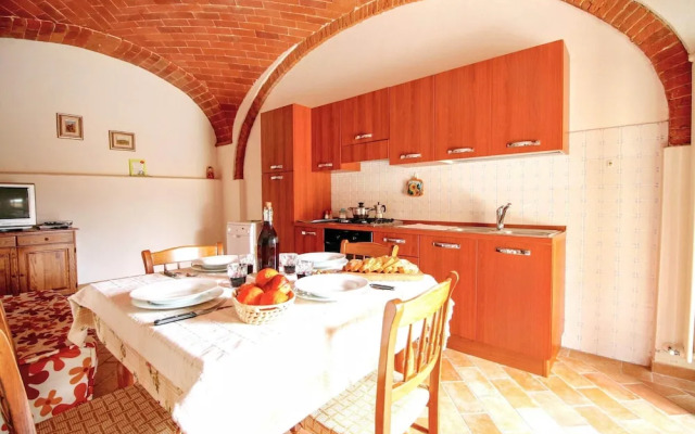 Vintage Farmhouse with Pool in Asciano