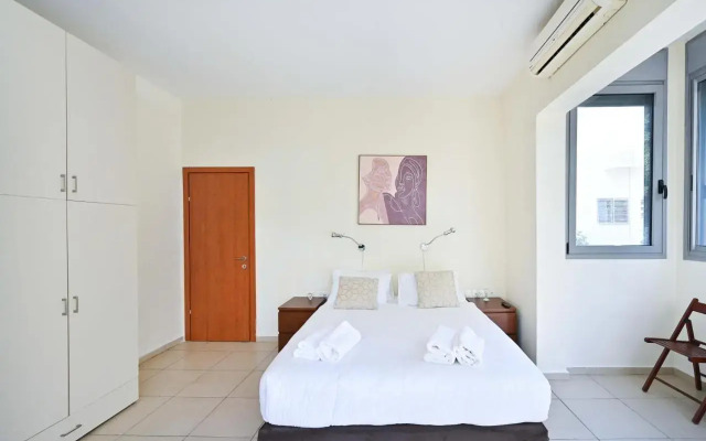 Simple 1BR in the city center by HolyGuest