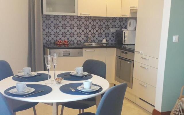 SeaEsta apartment Pool and Beach