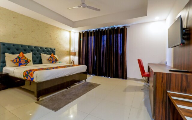 Tipsyy Inn Suites 007