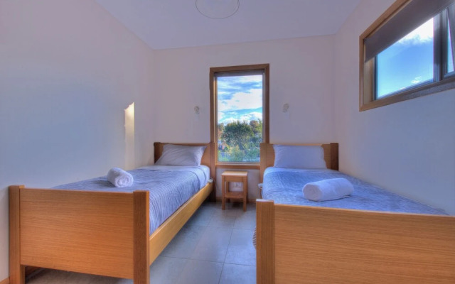 Coles Bay Stone Cottage