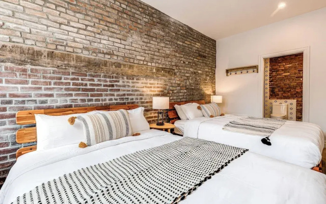 Bohemian Vieux Quebec Two Bedroom