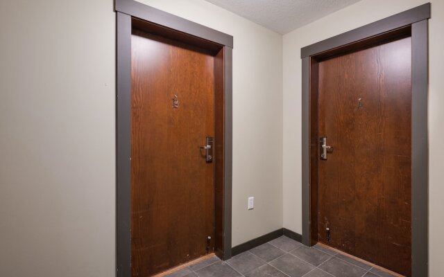 LARGE 3-Br 3-Ba | Ski In/Out | Pool & Hot Tubs | Central Upper Village Location